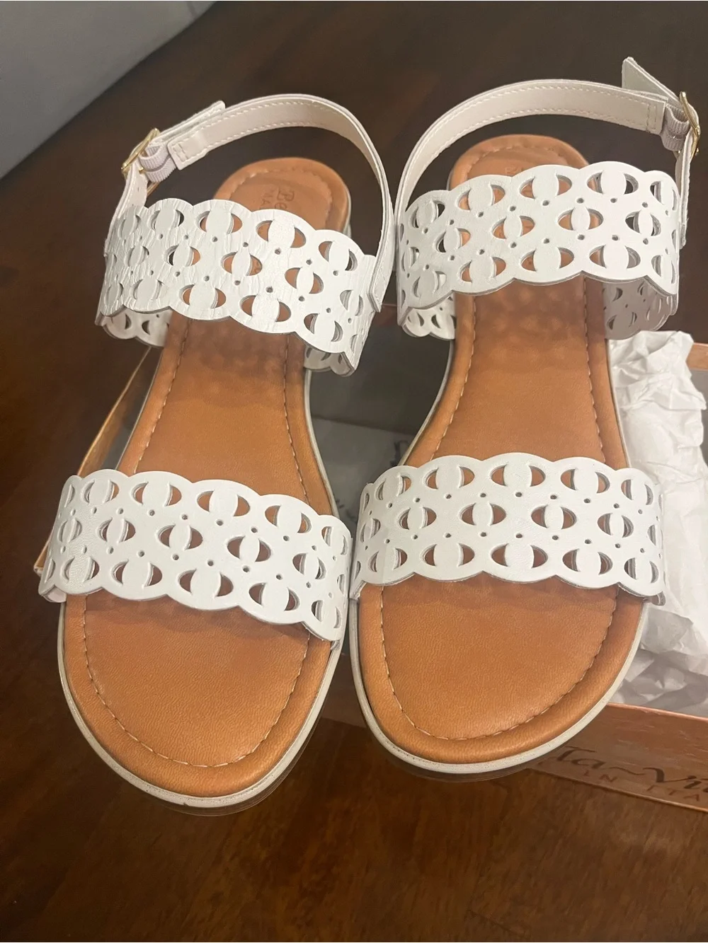 Bella Vita NWOB $119 Italian Leather White Sandals
